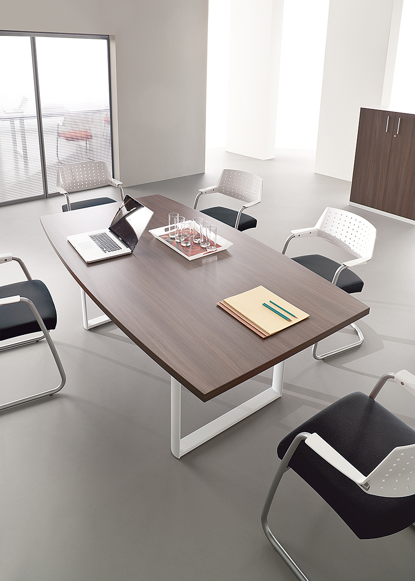 Table de Réunion Avene 6 à 8 personnes