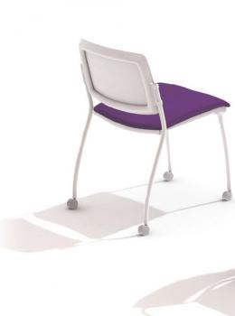 Chaise 4 roulettes dossier résille blanc
